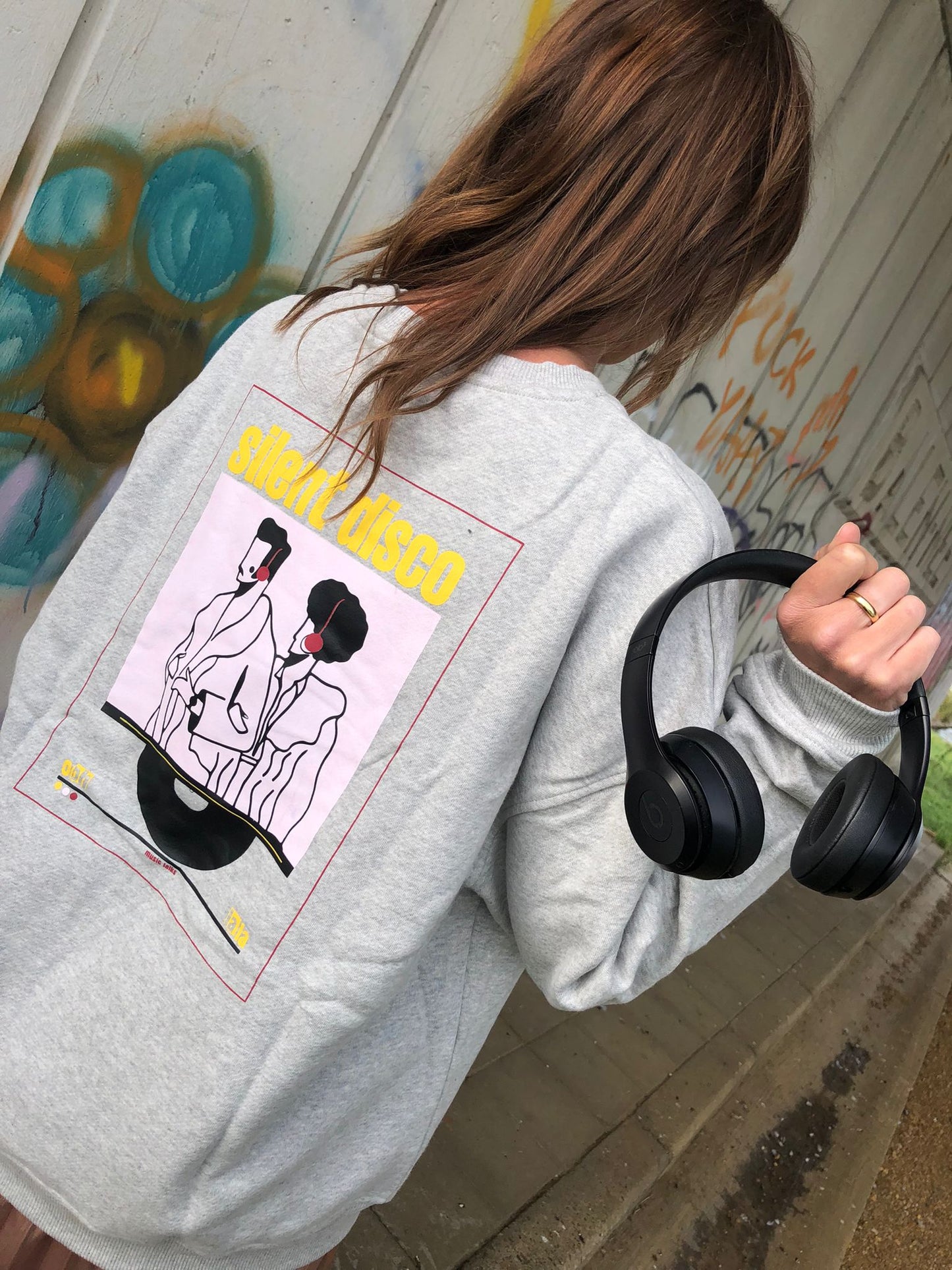 Sweater silent disco